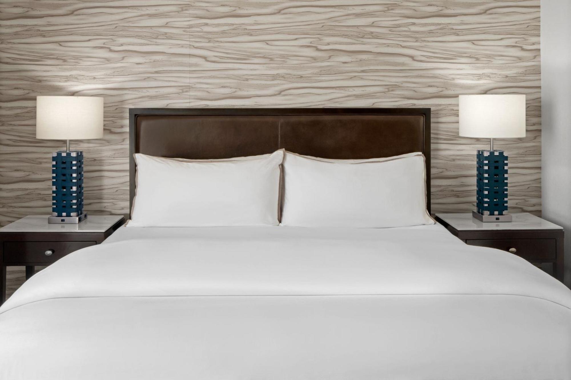 Executive level Guest room 1 King High floor