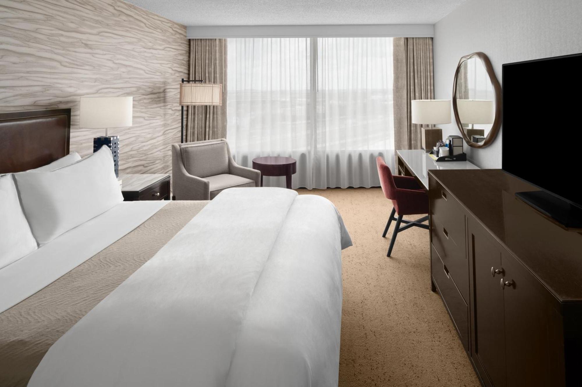 Executive level Guest room 1 King High floor